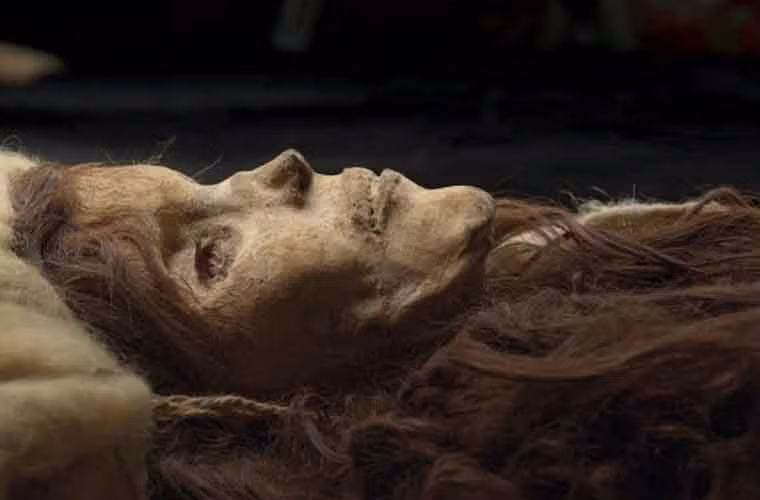 Các chuyên gia đã phát hiện ra xác ướp "hoàn mỹ" Xiaohe ở di tích nghĩa địa ở La Bố Lạc, khu tự trị Tân Cương, Trung Quốc.