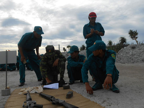 Hướng dẫn chiến thuật cho chiến sĩ quân dân biển.