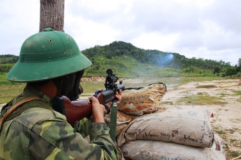 Chiến sĩ Trung đoàn 66, Sư đoàn 10 khai hỏa khẩu M79 "made in Vietnam".