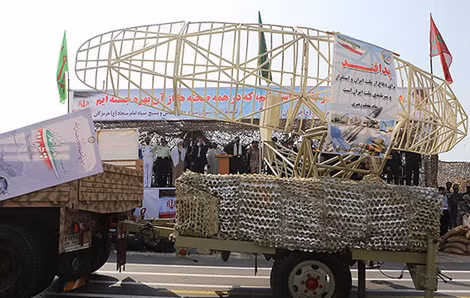 Một loại radar mới được "khoe" trong lễ duyệt binh Quân đội Iran.