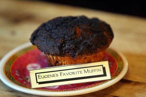 Bảo tàng thực phẩm cháy đen là nơi trưng bày những thực phẩm vô tình bị chủ nhân chế biến cháy xém. Hầu hết những hiện vật trong bảo tàng được mọi người cho mượn. Website của bảo tàng đã đề nghị những người nội trợ gửi những món ăn được cho là "thảm họa" của họ để trưng bày cho mọi người cùng chiêm ngưỡng.