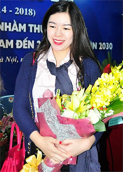 Chị gái Bích Phương sinh năm 1990.