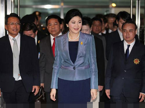 Thời gian gần đây, nhóm nghị sĩ đối lập đã nộp đơn kiện nữ Thủ tướng Yingluck lên Tòa án Hiến pháp với tội danh lạm dụng quyền lực. Theo đó, vào ngày hôm nay, tòa án trên vừa ra phán quyết cách chức bà Yingluck. Đây sẽ là một động thái mới khiến tình hình chính trị Thái Lan lại một lần dậy sóng.