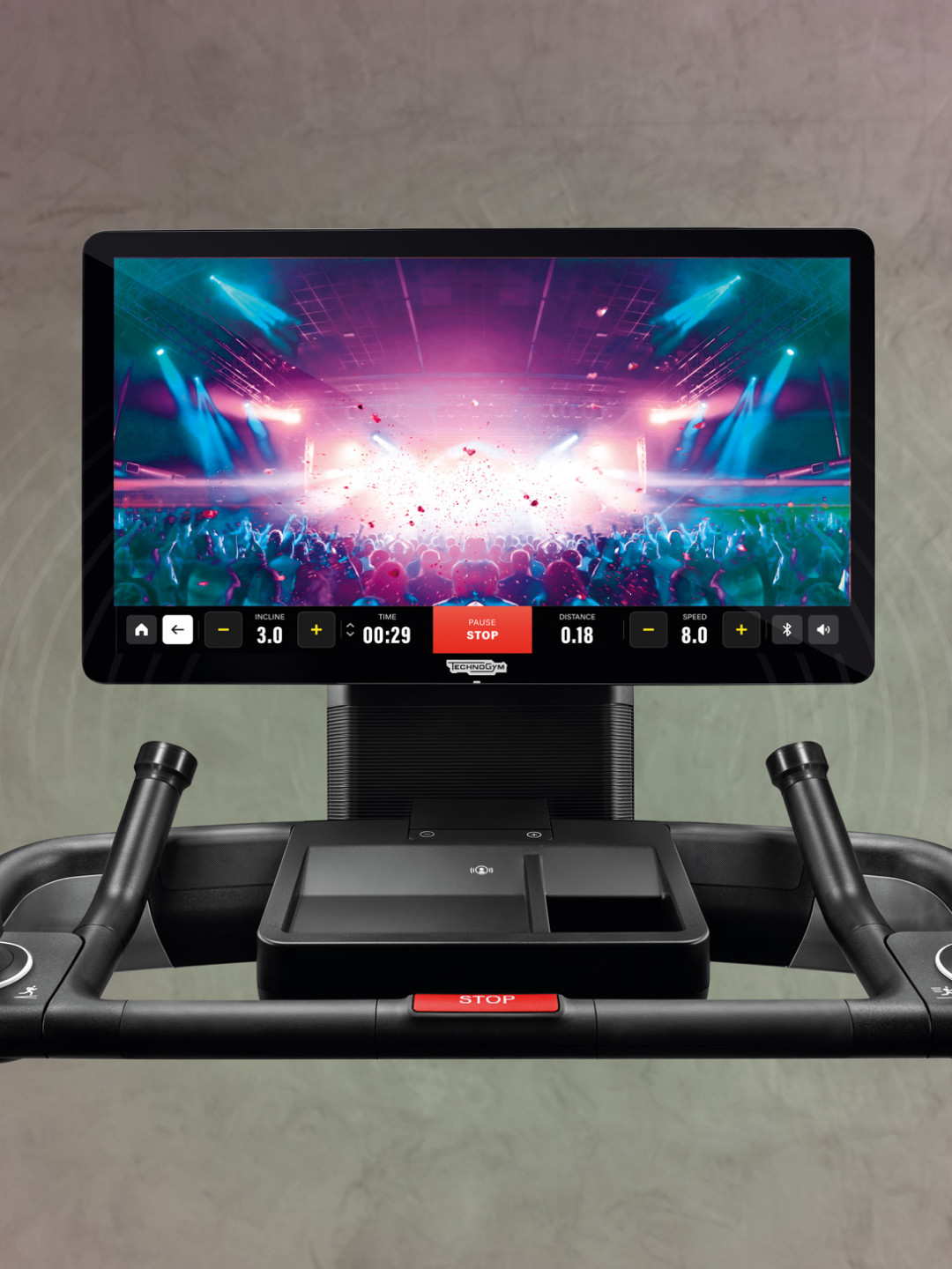Máy chạy bộ Technogym đắt 'khét', có gì vượt trội? ảnh 2