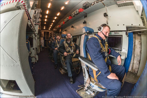 Bên trong A-50U nâng cấp.