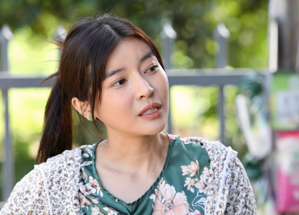 Nữ diễn viên sinh năm 1990 không chỉ chuẩn bị sức khỏe cho vai diễn mới mà còn chuẩn bị phục trang cho nhân vật Xuân hầu hết là đồ mặc nhà màu mè. Cô vui khi có thể vào chợ chọn đồ rẻ tiền, có món chỉ chục nghìn đồng để phục vụ cho nhân vật lên phim thật khác biệt.