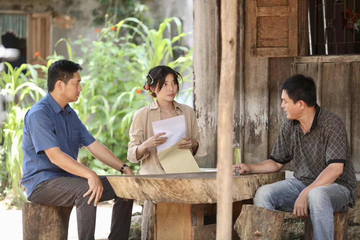 Trong Mẹ rơm đang lên sóng VTV, Cao Thái Hà vào vai Xuân - vai diễn nhiều màu sắc nhất phim. Nhân vật tạo ấn tượng với lối ăn mặc màu mè, tóc gần như lúc nào cũng cuốn lô và chất giọng the thé.