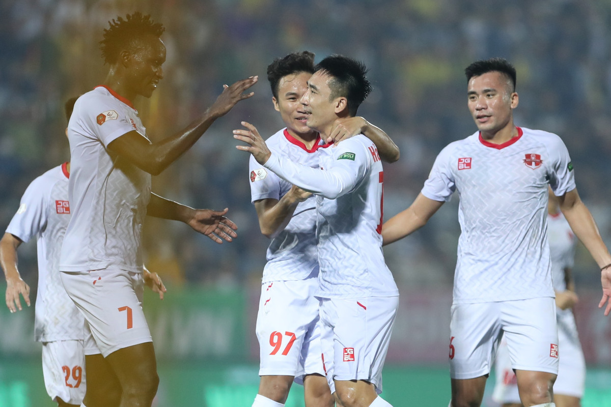 Tuy nhiên chiến thắng 1-0 với pha lập công của Nguyễn Hải Huy là quá đủ để CLB Hải Phòng giành trọn 3 điểm. Họ nối dài chuỗi bất bại lên 13 trận, tạm chiếm ngôi đầu bảng V.League của đội Hà Nội.