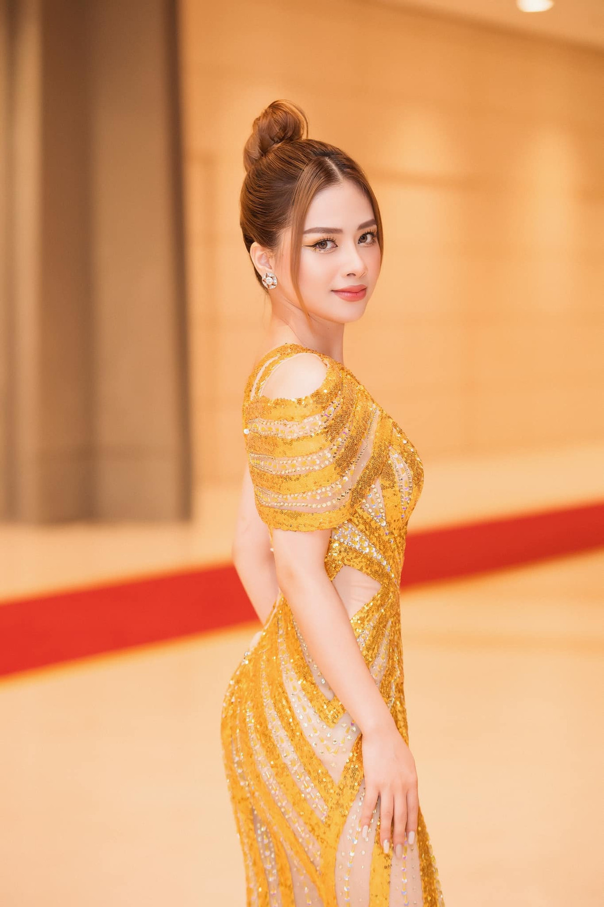 Duong Hoang Yen di day 10 nam: Muon bung chay, tang xong