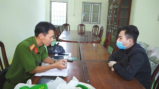 Thu gan 700 trieu ke bia dat thong tin de nhan tien tu thien