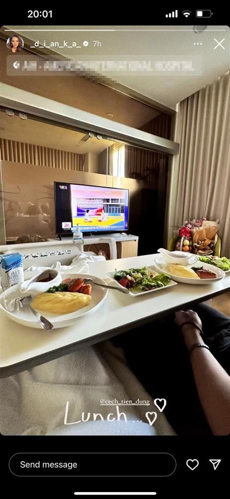 Được biết, vợ Bùi Tiến Dũng lâm bồn tại một bệnh viện cực nổi tiếng trên địa bàn TP. HCM. Hiện rất nhiều người hâm mộ đã vào gửi lời chúc Bùi Tiến Dũng - Dianka Zakhidova. Đến hiện tại, ngoại hình em bé vẫn chưa được tiết lộ.