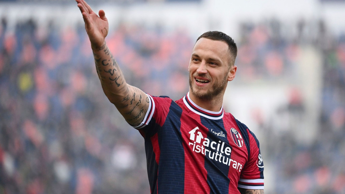 Tại Serie A, Marko Arnautovic cùng Osimhen dẫn đầu danh sách vua phá lưới với 7 bàn sau 12 vòng đấu. Tiền đạo 33 tuổi từng được đồn đoán gia nhập MU trong kỳ chuyển nhượng mùa hè vừa qua nhưng thương vụ đổ bể phút chót. Nếu không có những bàn thắng của Arnautovic, Bologna có thể đứng thấp hơn vị trí thứ 12 như hiện tại.