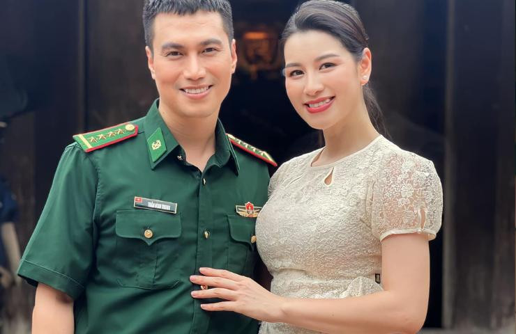 ăm 2023 vừa qua cô gây chú ý khi trở lại màn ảnh phim truyền hình với vào vai vợ cũ của Đồn trưởng Trung (Việt Anh) trong "Cuộc Chiến Không Giới Tuyến". Chia sẻ với chúng tôi, Huyền Trang cho hay càng bận rộn cô càng cố gắng để chăm sóc tốt cho bản thân bằng việc tập thể thao, giữ chế độ ăn uống khoa học và đặc biệt là làm đẹp bằng tinh thần.