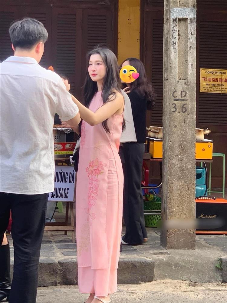 Nhan sac A hau Phuong Nhi qua camera thuong gay thuong nho-Hinh-2