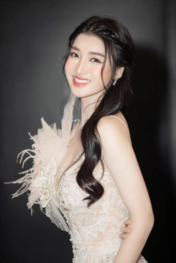 Nhan sac A hau Phuong Nhi qua camera thuong gay thuong nho-Hinh-5