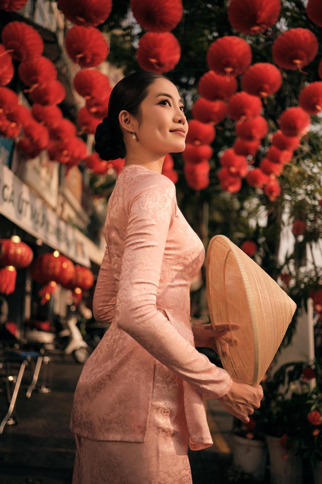 Hoa hau bien Ninh Hoang Ngan dien ao ba ba xuong pho-Hinh-5