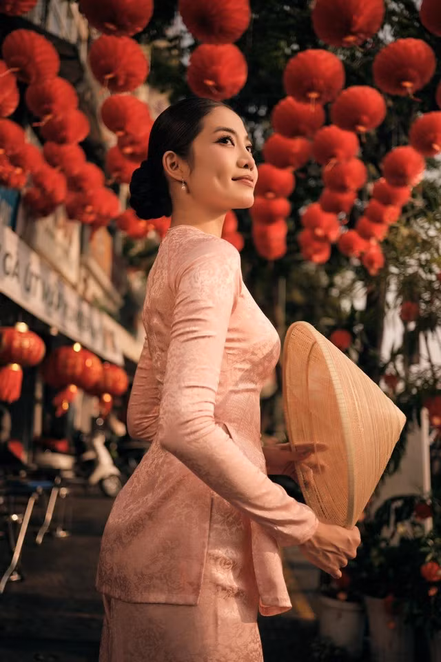 Hoa hau bien Ninh Hoang Ngan dien ao ba ba xuong pho-Hinh-5