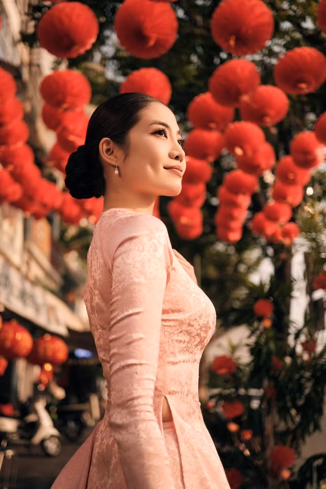 Hoa hau bien Ninh Hoang Ngan dien ao ba ba xuong pho-Hinh-6