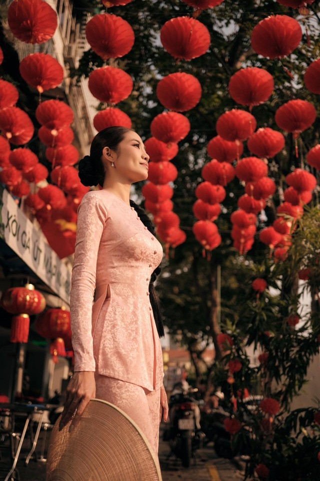 Hoa hau bien Ninh Hoang Ngan dien ao ba ba xuong pho-Hinh-4