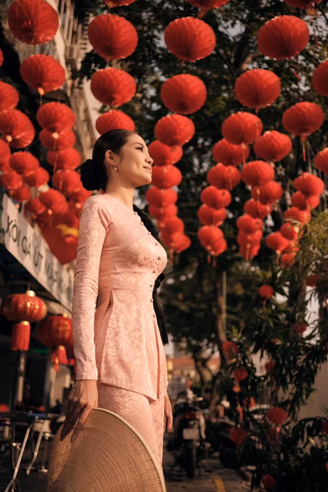 Hoa hau bien Ninh Hoang Ngan dien ao ba ba xuong pho-Hinh-4