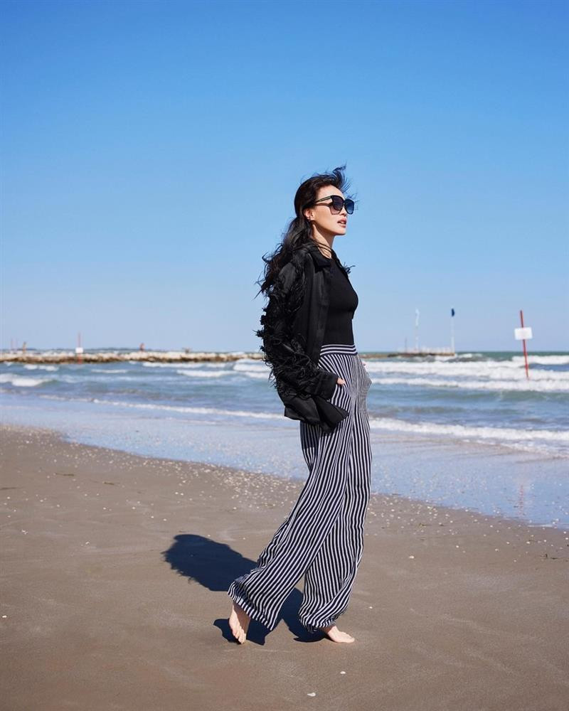 Phong cach tre trung, ngot ngao cua Thu Ky o tuoi 50-Hinh-6