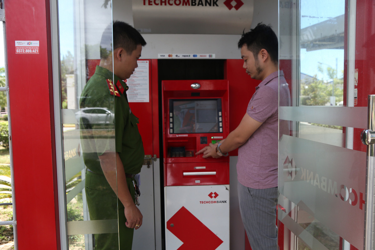 Đánh cắp mã OTP ngân hàng, chiếm đoạt hơn 100 tỉ đồng của người bán hàng online - Hình 4 Danh cap ma OTP ngan hang, chiem doat hon 100 ti dong cua nguoi ban hang online-Hinh-4