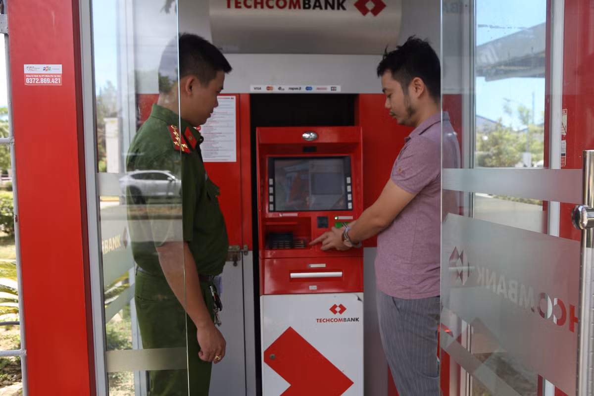 Danh cap ma OTP ngan hang, chiem doat hon 100 ti dong cua nguoi ban hang online-Hinh-4