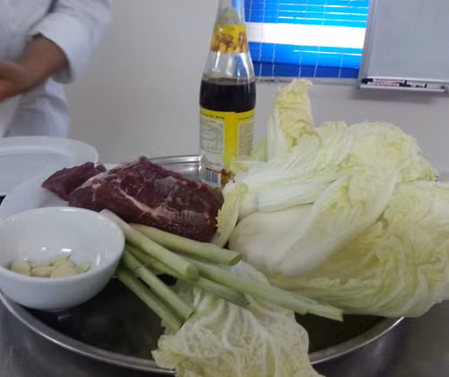 Nguyên liệu món thịt bò xốt xì dầu.