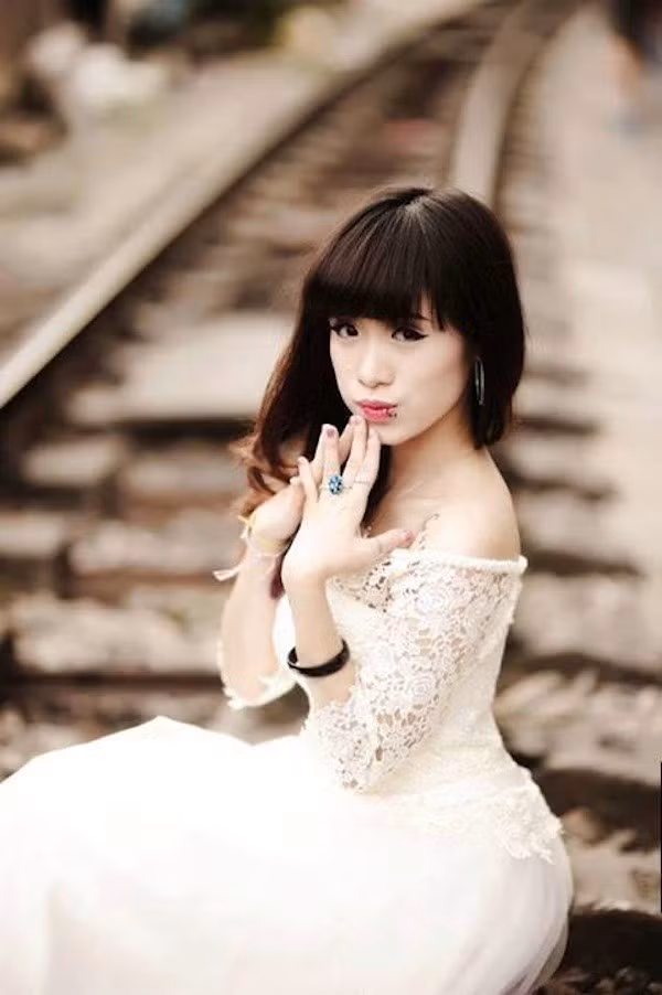 Phương My có vẻ ngoài cá tính.