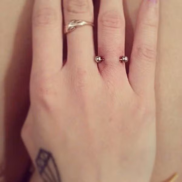 My cho biết, xỏ khuyên ở ngón tay là đau và hay gặp phải tai nạn nhất.