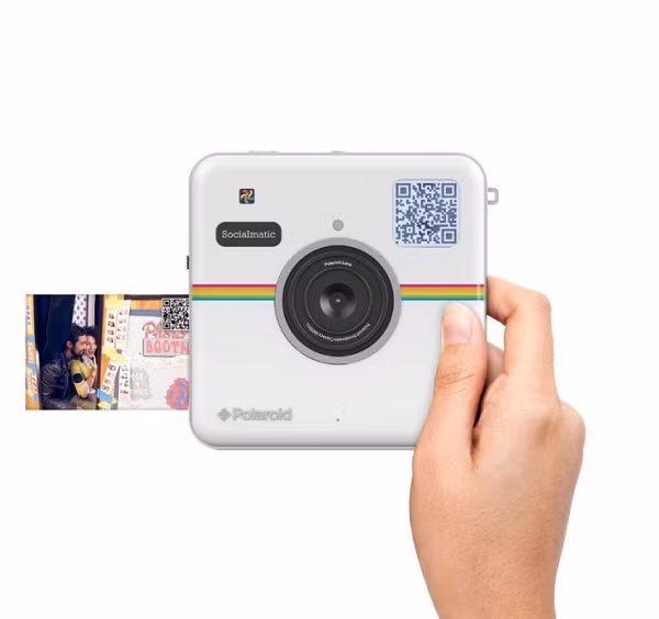 Giá của máy ảnh Polaroid Socialmatic là 299 USD, và có hai màu đen và trắng. Ngay bây giờ các bạn có thể đặt hàng từ các nhà bán lẻ trực tuyến khác nhau. Amazon sẽ bắt đầu giao các sản phẩm này từ tháng từ tháng 1/2015.