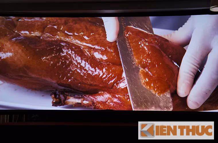 Hình ảnh trên màn chiếu 240-inch do Sony VW500ES và Barco PFWU-51B trình diễn vô cùng ấn tượng và khiến cho nhiều người thực sự cảm thấy kinh ngạc.