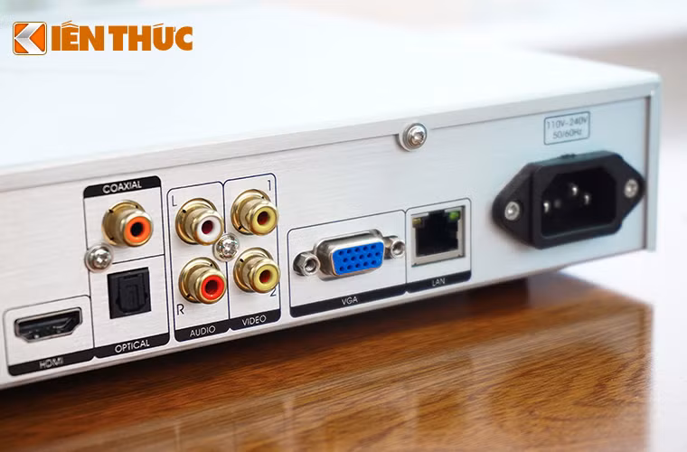 Có cả kết nối kỹ thuật số và kết nối analog để giúp người dùng linh hoạt hơn trong quá trình sử dụng.