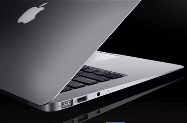 Máy Mac là niềm tự hào về . mặt thiết kế của Apple. PC thì ngược lại. Do trải dài trên mọi tầm giá, nhiều chiếc laptop và máy để bàn vẫn có thiết kế rất... xấu xí. Ngay cả những chiếc ThinkPad huyền thoại khi đứng cạnh MacBook Pro cũng không khác... cục gạch là mấy.