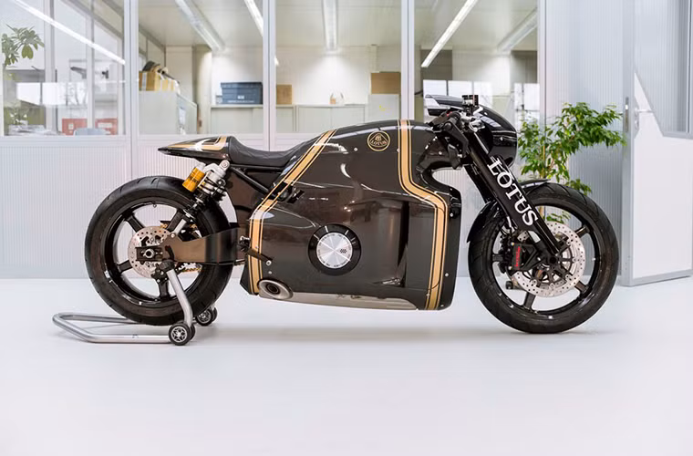 Giá của C-01 là 125.000 đô USD và sản xuất giới hạn chỉ 100 chiếc.