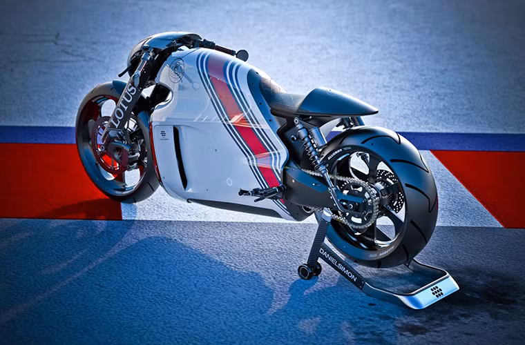 Chiếc xe được thiết kế bởi Daniel Simon, kỹ sư thiết kế trưởng của hãng Bugatti, người nổi tiếng với những thiết kế xe táo bạo trong các bộ phim Tron: Legacy, Oblivion, và Captain America.