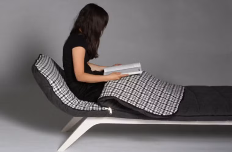 Sản phẩm này là ý tưởng tưởng kết hợp một chiếc ghế với một chiếc túi ngủ