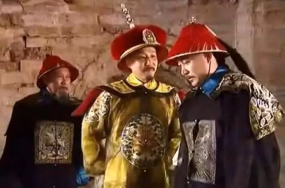 Tai sao trieu Thanh co rat nhieu than vuong nhung chang co ai dam tao phan?