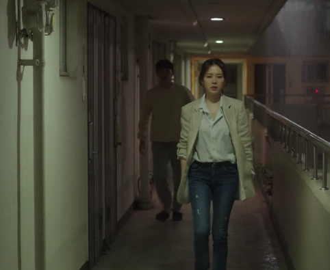 Son Ye Jin mac quan ong rong du dep cung khong the hack dang-Hinh-4