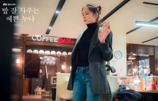 Son Ye Jin mac quan ong rong du dep cung khong the hack dang-Hinh-5