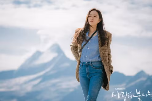 Son Ye Jin mặc quần ống rộng dù đẹp cũng không thể hack dáng - Hình 7 Son Ye Jin mac quan ong rong du dep cung khong the hack dang-Hinh-7