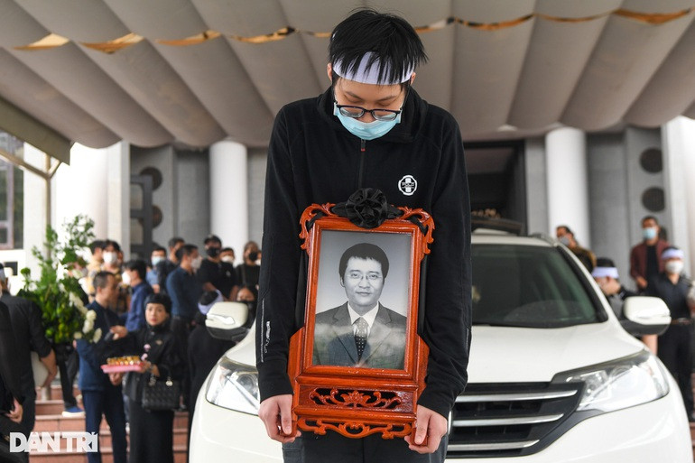 Khanh Linh khoc nghen trong gio phut tien biet anh trai - nhac si Ngoc Chau-Hinh-19