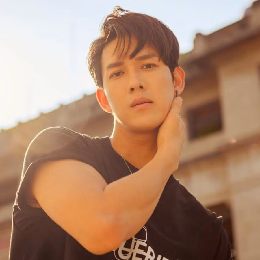 Dan mang chi trich du doi clip Song Luan tu 'be cong', om trai la-Hinh-2