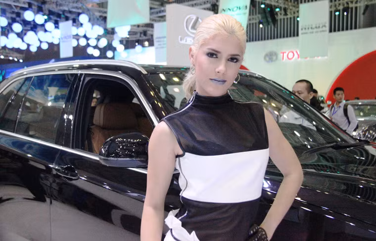 Trong sáng nay (19/11), các hãng xe sẽ lần lượt giới thiệu đến khách mời và báo chí những sản phẩm nổi bật của mình.