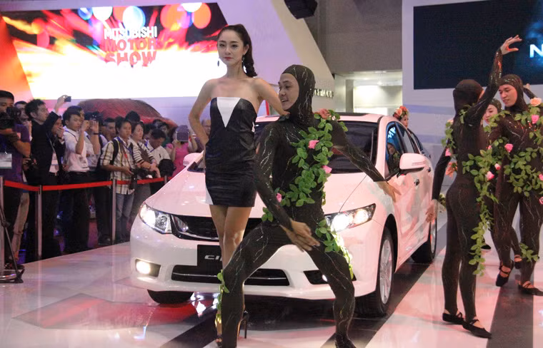 Trải rộng trên diện tích 12.000m2, triển lãm có 18 thương hiệu trưng bày tại 15 gian hàng trong đó có 9 thương hiệu đến từ các thành viên của VAMA và 9 thương hiệu xe nhập khẩu. Ảnh: Honda giới thiệu mẫu xe mới của hãng.