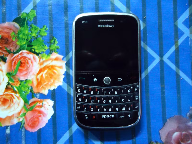 4. BlackBerry Bold 9000.