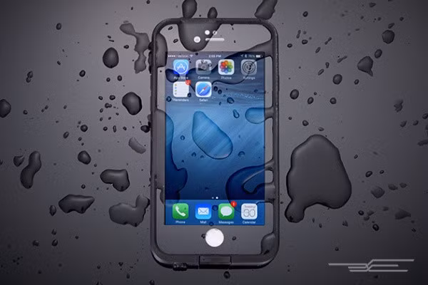  Case bảo vệ chống nước cho điện thoại. Khi đi dã ngoại, nỗi lo điện thoại có thể bị ướt hoặc rơi xuống nước là một trong những nỗi lo thường trực mà đa số mọi người đều gặp phải. Do đó việc trang bị một case bảo vệ chống nước cho điện thoại là điều tất yếu. Case bảo vệ LifeProof Fr có giá 65 USD (gần 1,5 triệu đồng) sẽ là một sản phẩm đáng lựa chọn cho người dùng. Qua bài thử nghiệm hơn 11 case bảo vệ khác nhau tại dòng sông Colorado (Mỹ), LifeProof Fr cho thấy khả năng chống thấm và chịu lực đầy ấn tượng trước sức ép của nước.