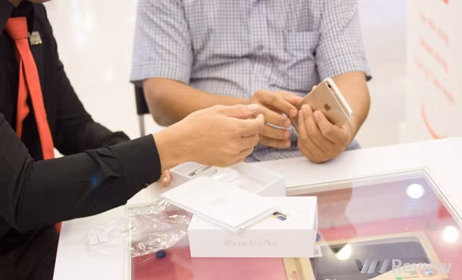 Đây là iPhone 6s Plus phiên bản màu vàng