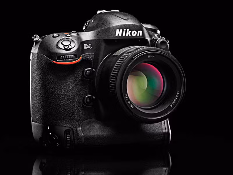 8. Nikon D4 (giá: 6.000 USD - tương đương 134,58 triệu đồng).