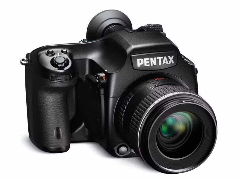 7. Pentax 645D (giá: 10.000 USD - tương đương 224,30 triệu đồng).